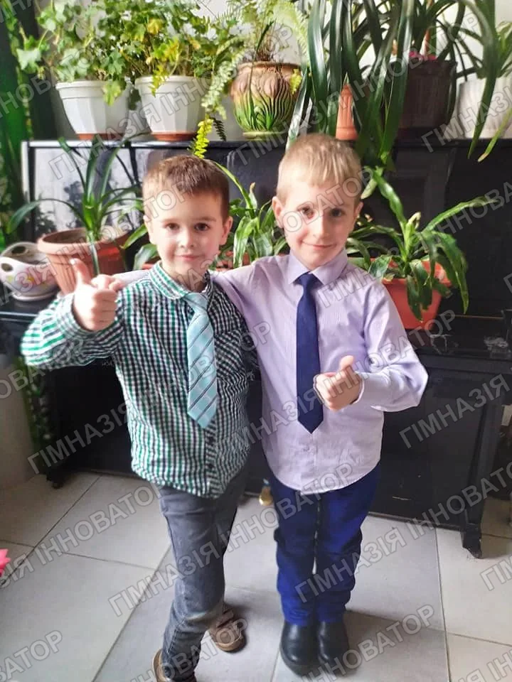 День краваток і обручів.