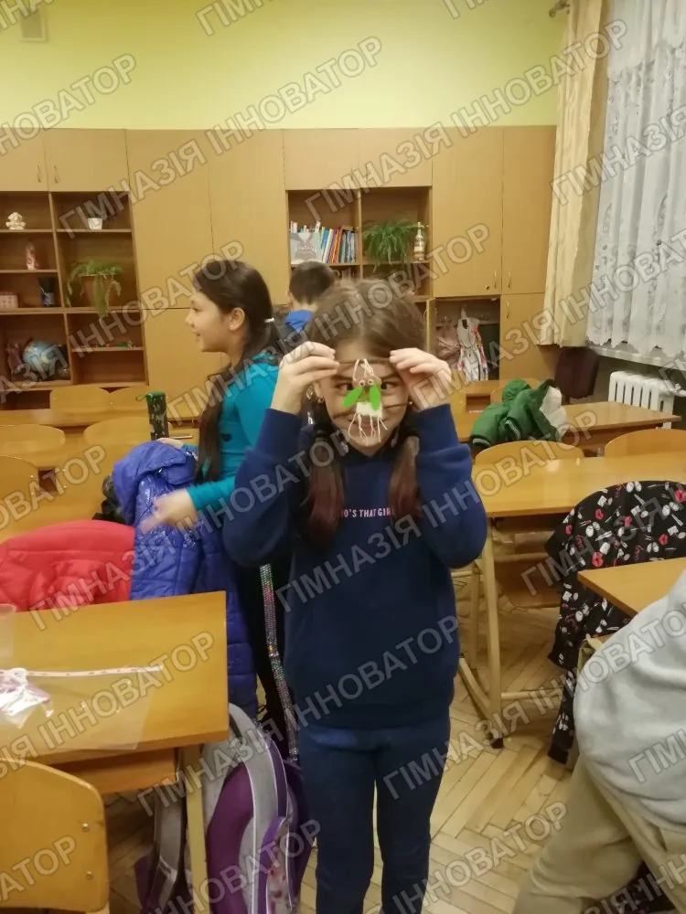 Майстер-клас у 4-В з виготовлення іграшки-прикраси.