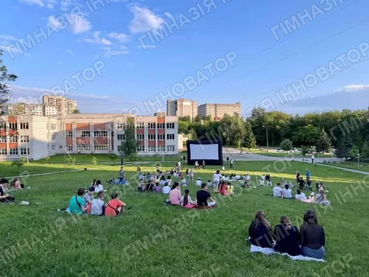 Кіно просто неба