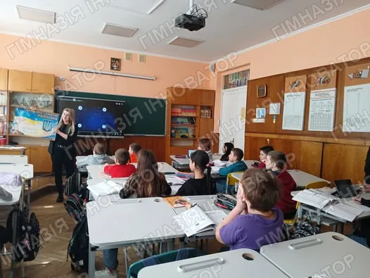 Класна година до дня державного герба України